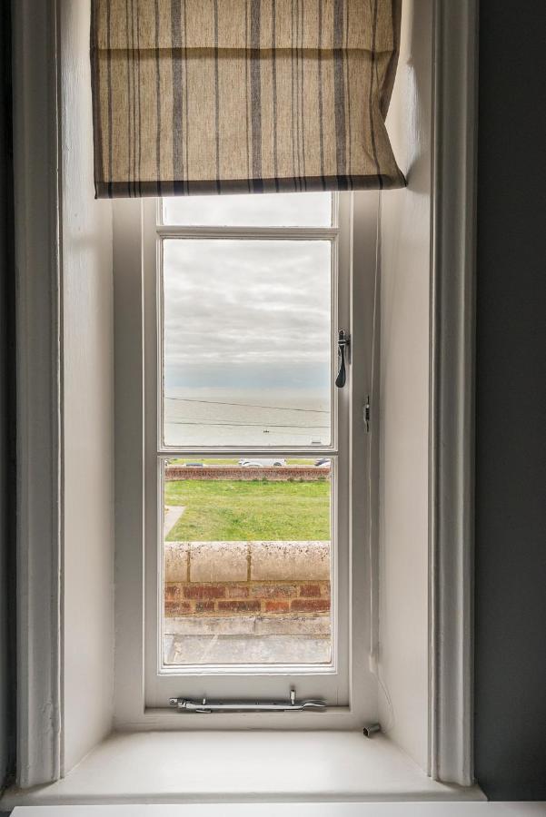 Coastal Cottage: Charming Three Bedroom With Private Garden * Рамсггейт